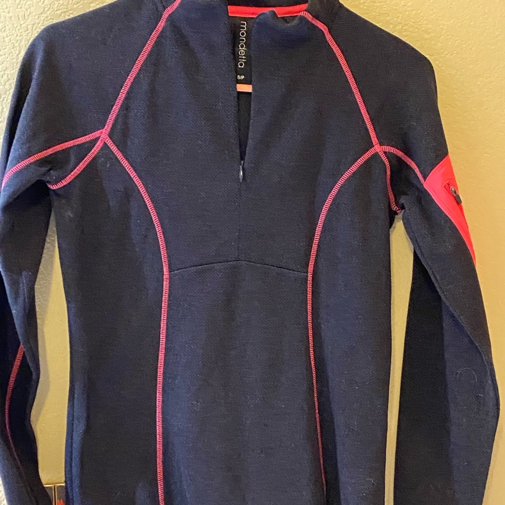 EUC sweater/sport top